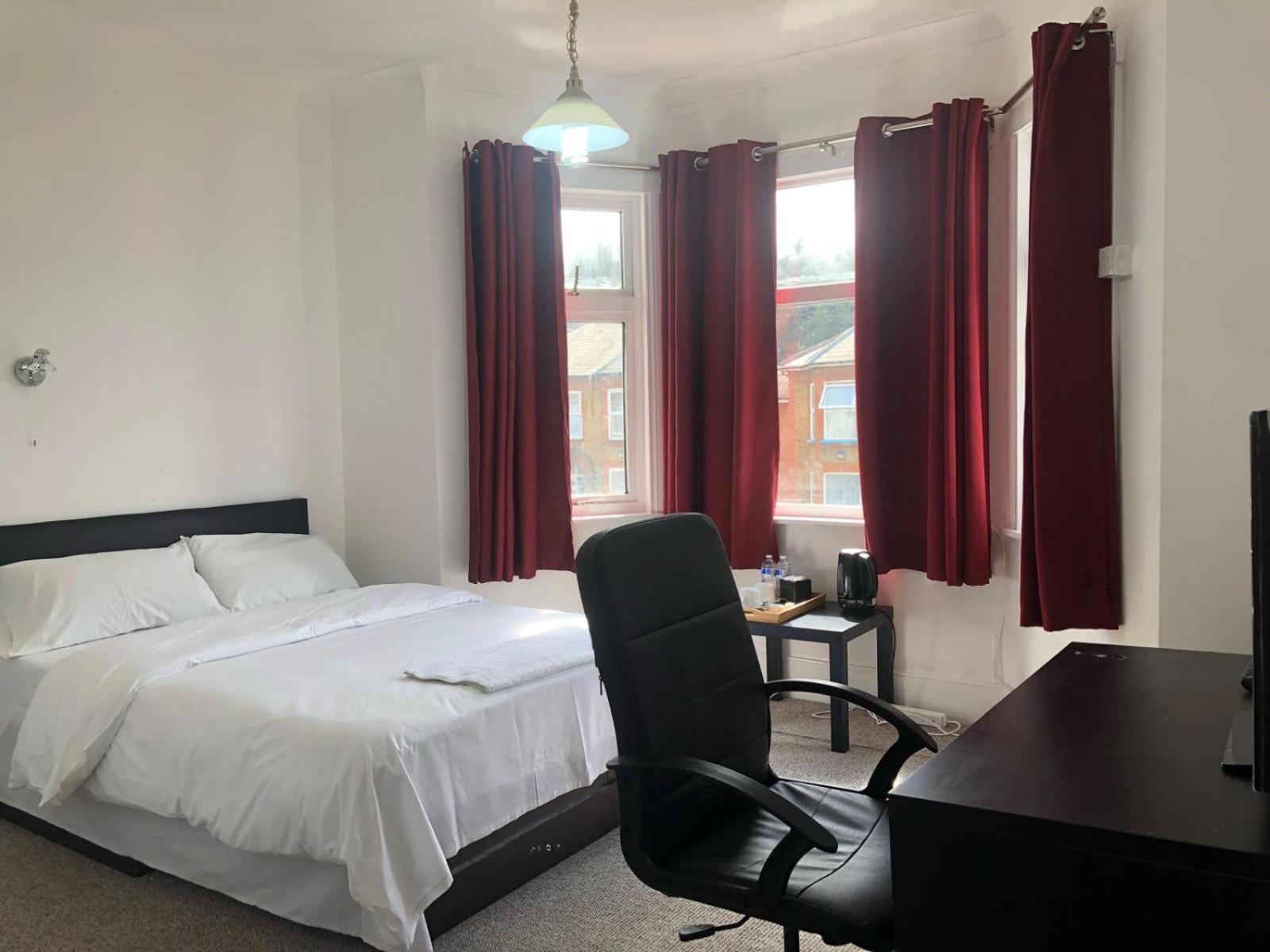 Saji Hotel Ίλφορντ Εξωτερικό φωτογραφία