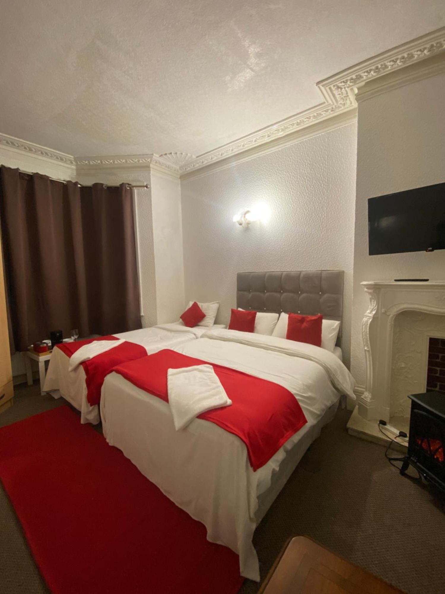 Saji Hotel Ίλφορντ Εξωτερικό φωτογραφία