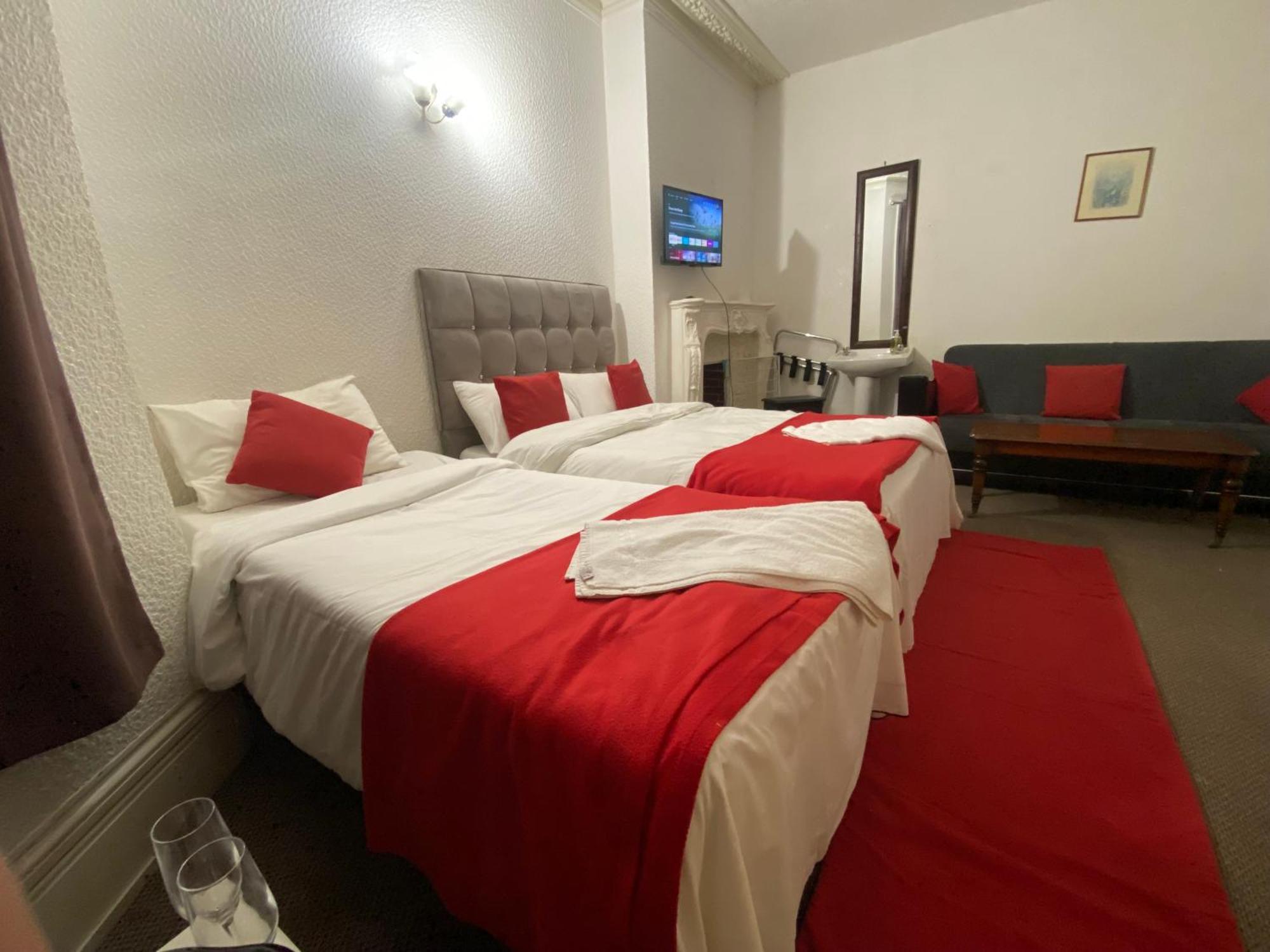 Saji Hotel Ίλφορντ Εξωτερικό φωτογραφία