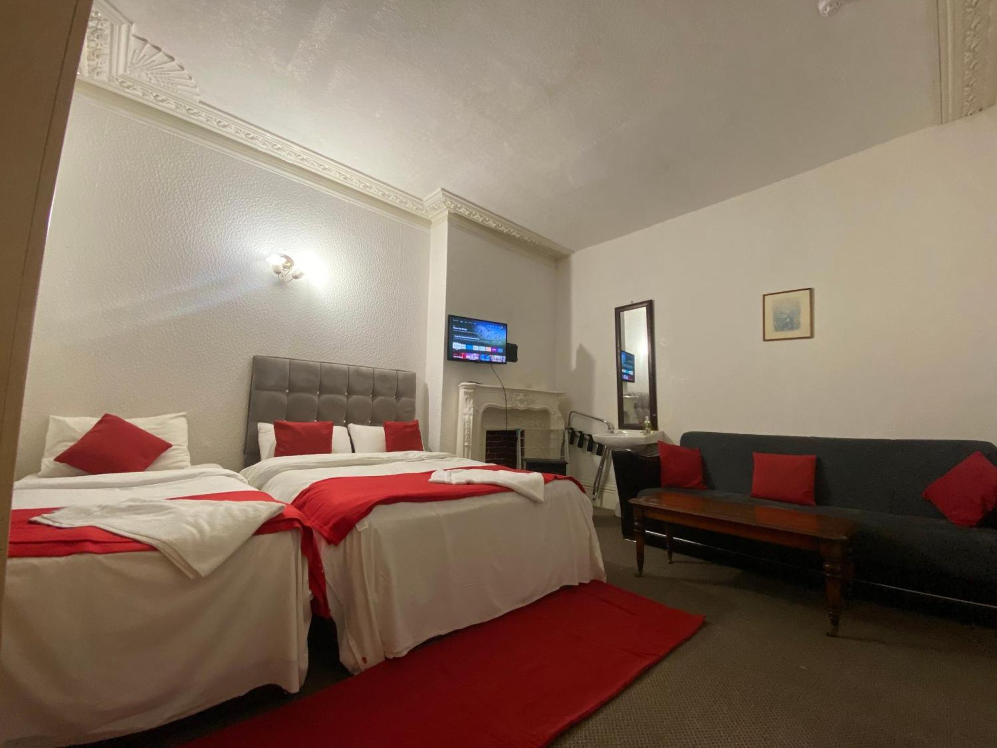 Saji Hotel Ίλφορντ Εξωτερικό φωτογραφία