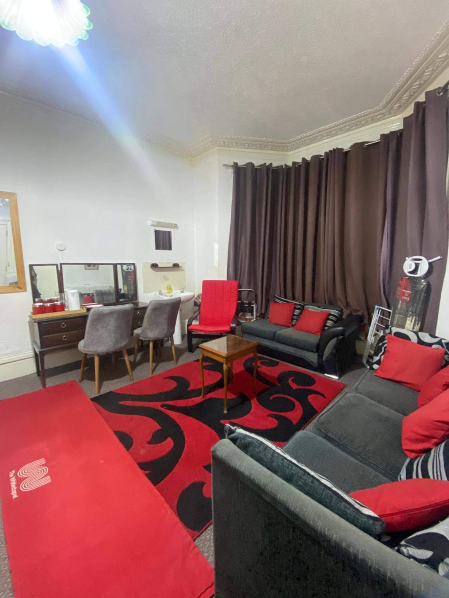 Saji Hotel Ίλφορντ Εξωτερικό φωτογραφία